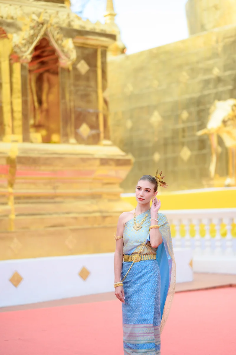 Solo traveler in Lanna costume at golden pagoda — Sabai Thai Dressing