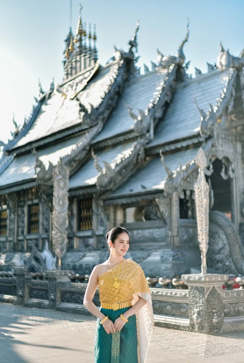 Woman in gold Thai Sabai dress at Wat Sri Suphan Silver Temple — Sabai Thai Dressing