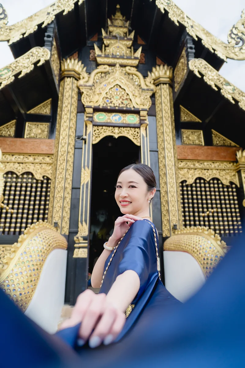Woman in Thai Sabai dress photoshoot — Sabai Thai Dressing