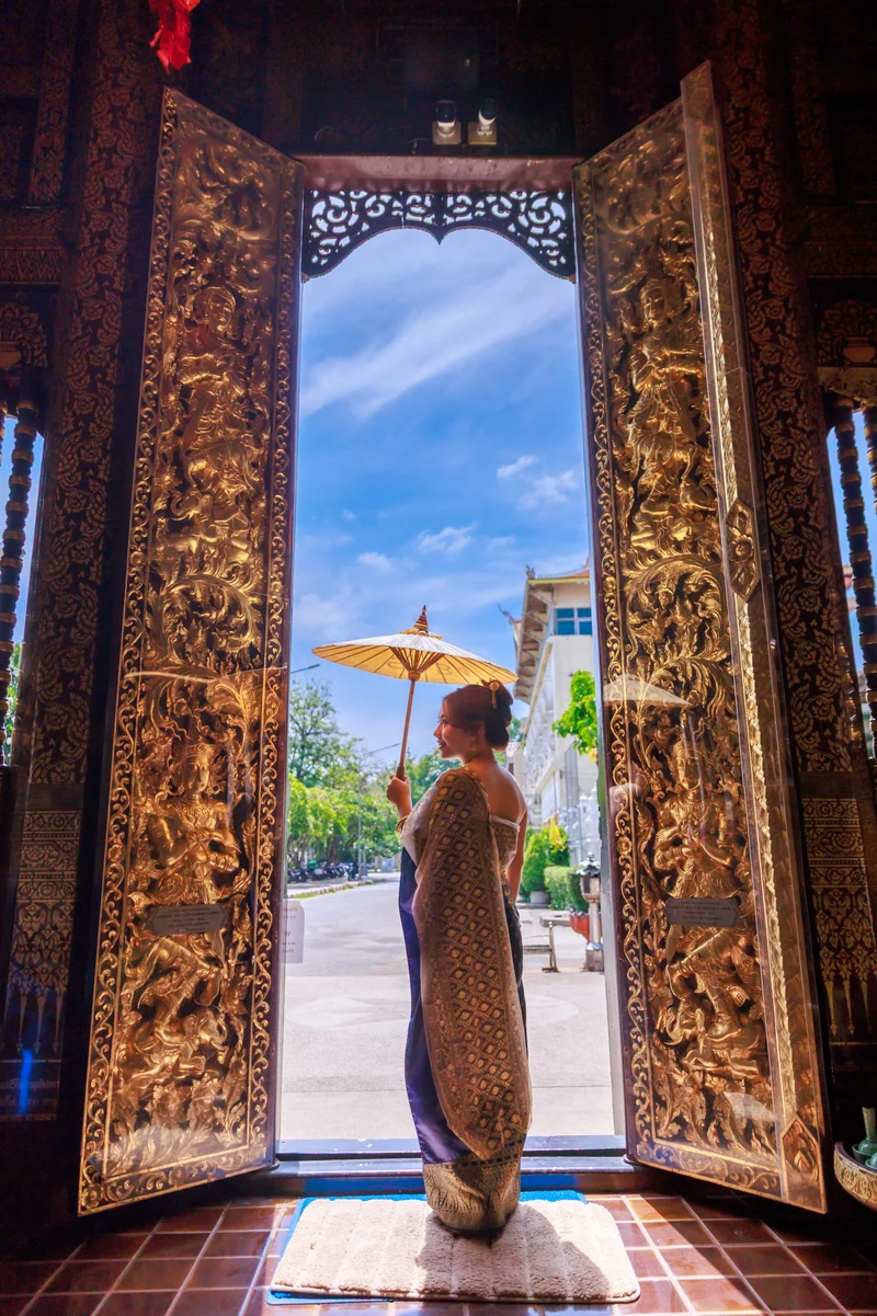 Professional temple photography session — Sabai Thai Dressing