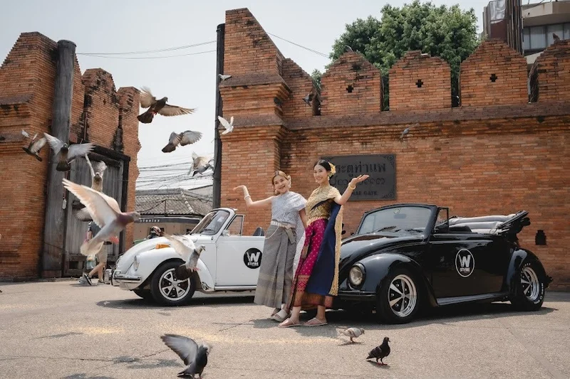 Thai dress at Tha Phae Gate with vintage car and pigeons